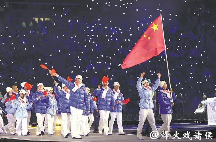 米兰冬奥会记者会上美国运动员齐刷刷戴口罩，我第一眼还以为穿越回了几年前，这到底是健康防护还是别有用心的无声宣战