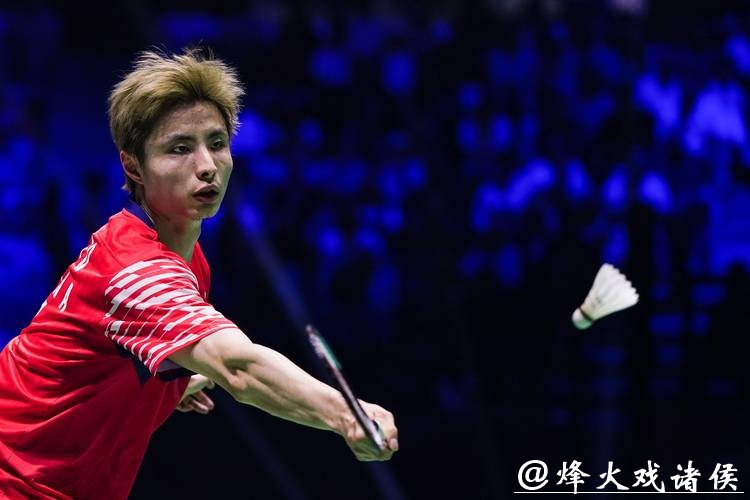 世界羽联年终总决赛 石宇奇2-0昆拉武特晋级决赛